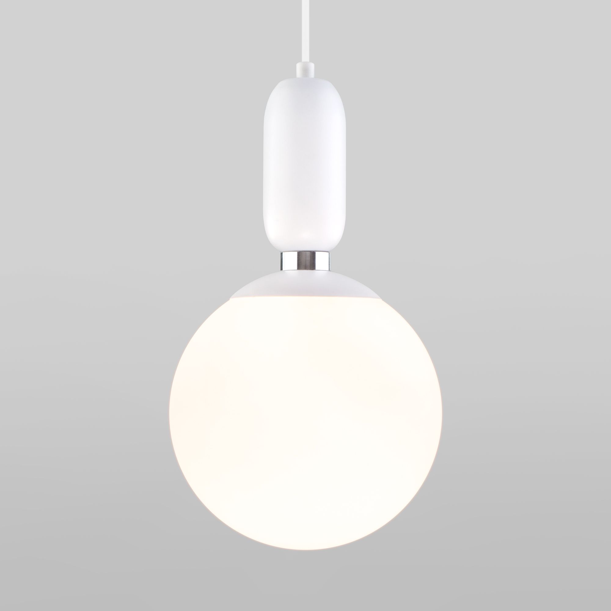 Подвесной светильник со стеклянным плафоном 50197/1 белый
