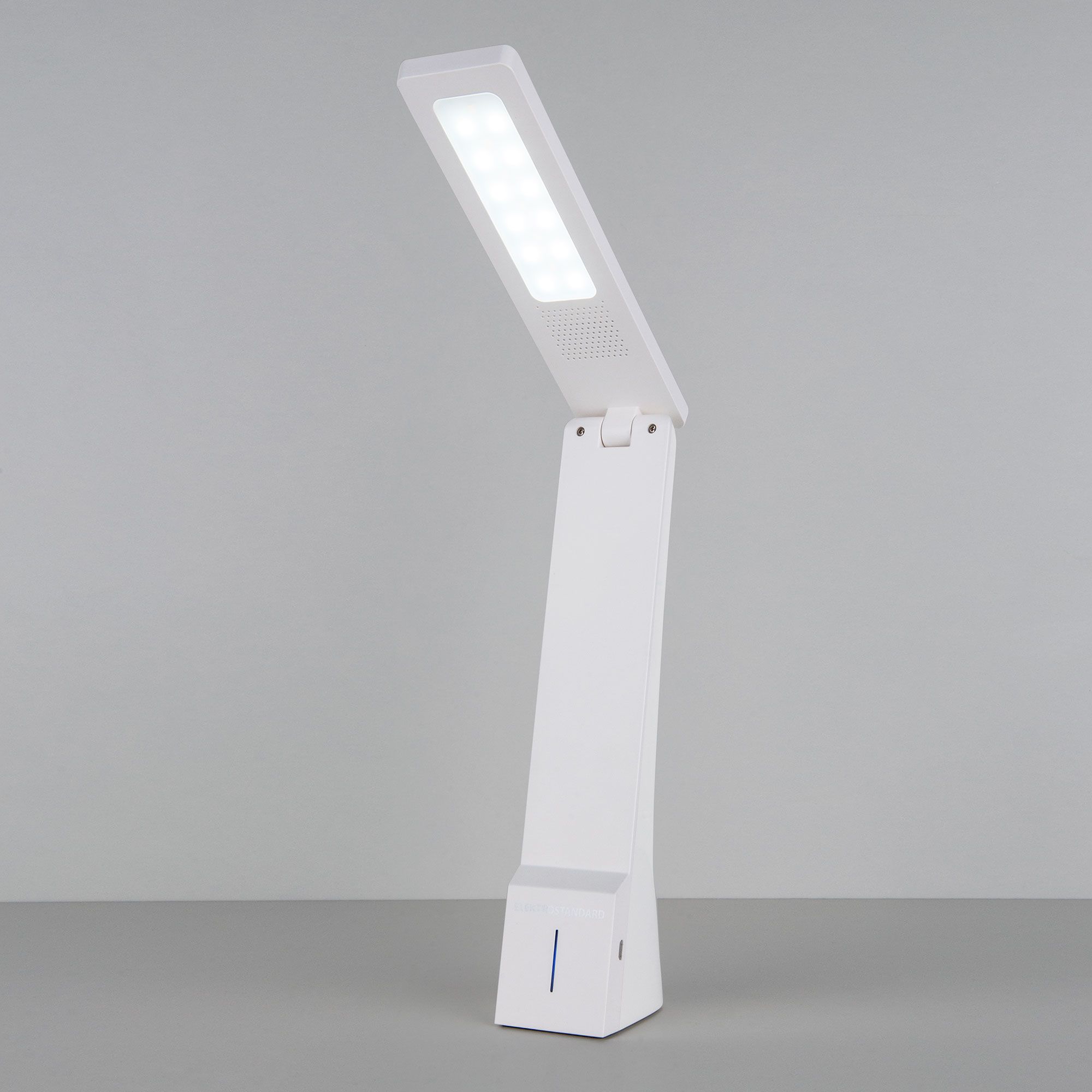 Настольный  светодиодный светильник Desk белый/серебряный TL90450