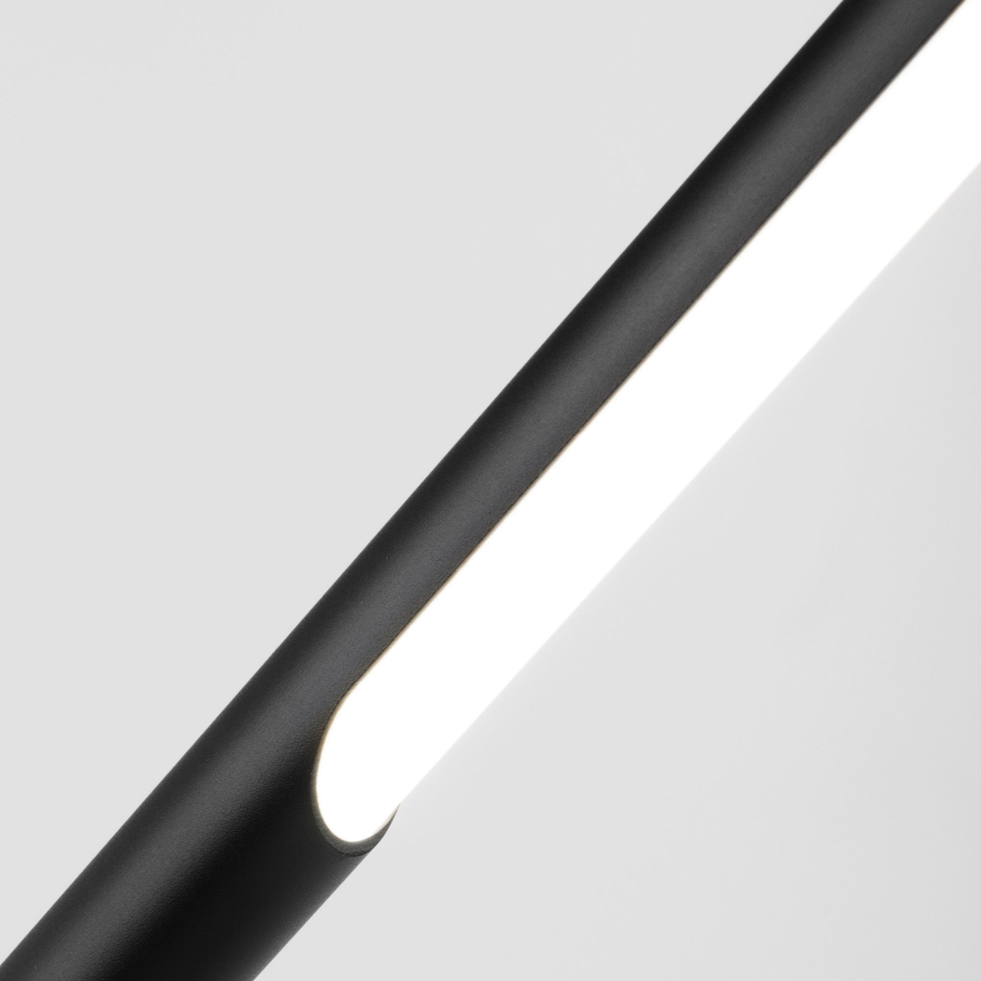 Настольный светодиодный светильник Vara черный TL70990