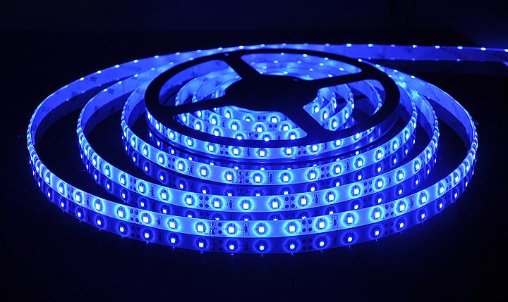 Светодиодная лента 3528/60 LED 4.8W IP65 синий свет