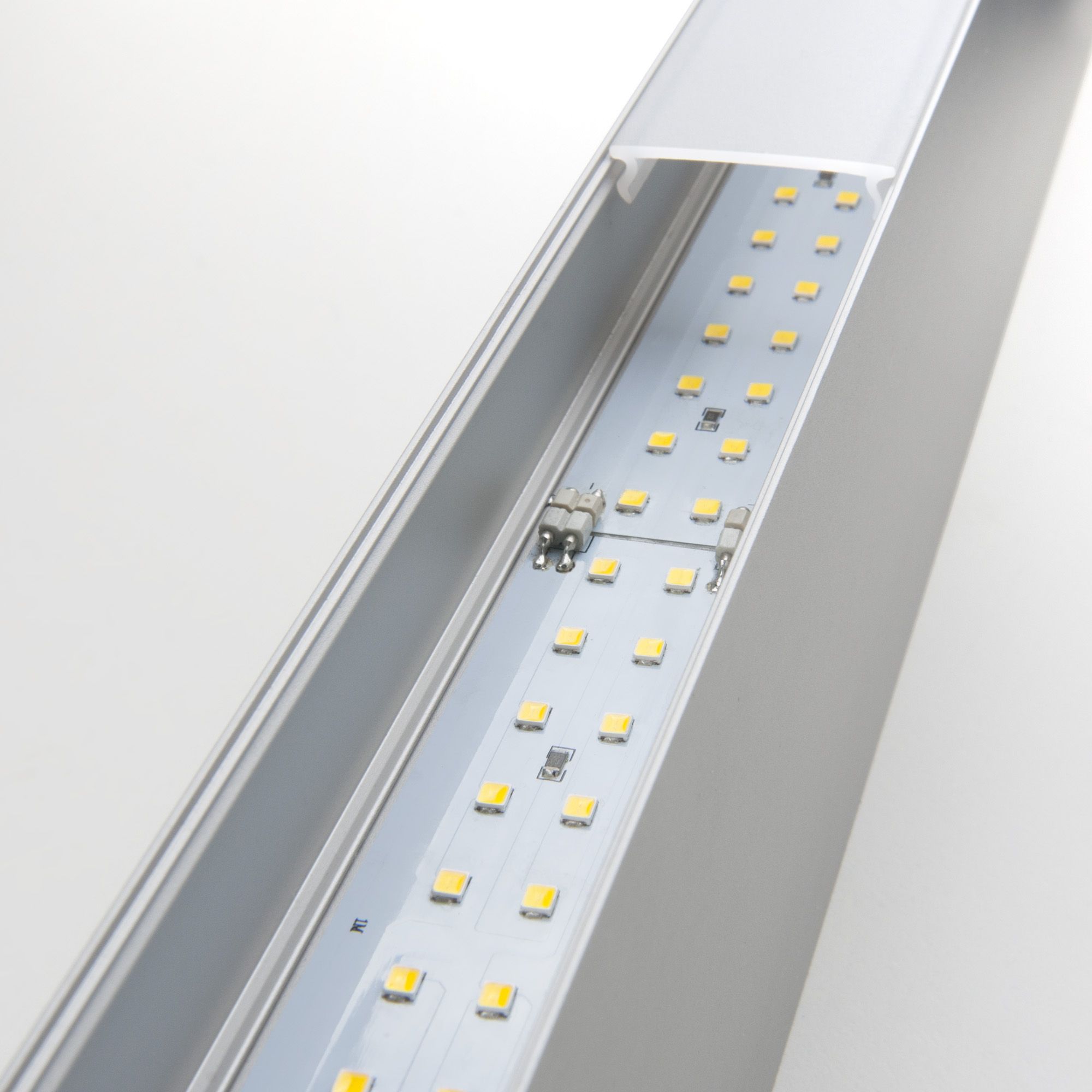 Линейный светодиодный накладной односторонний светильник 128см 25Вт 3000К матовое серебро 101-100-30-128
