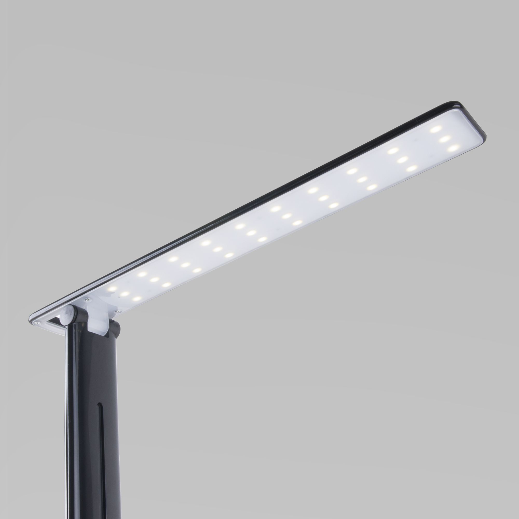 Настольный светодиодный светильник Alcor черный TL90200