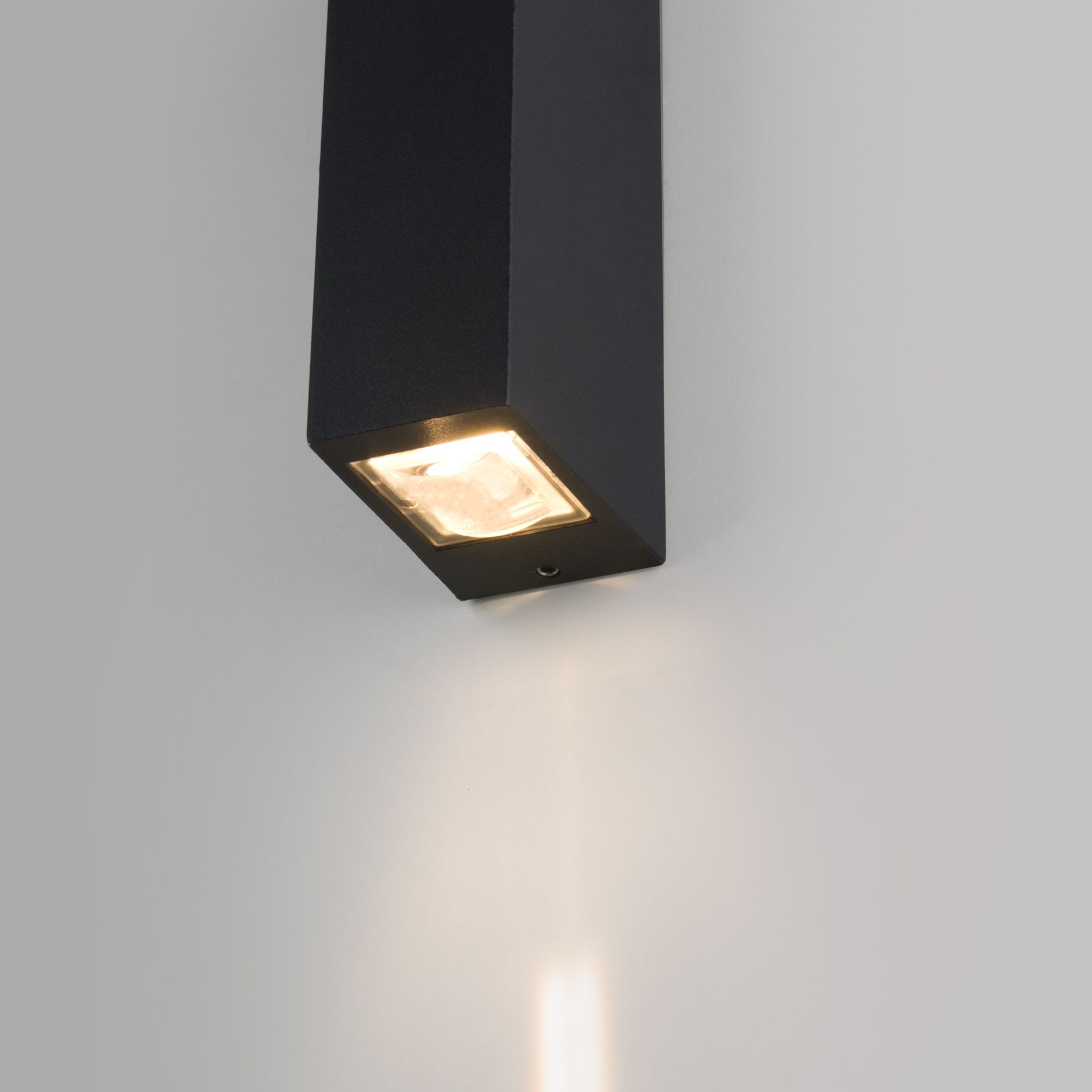 Уличный настенный светодиодный светильник Blaze LED IP65 35136/W черный