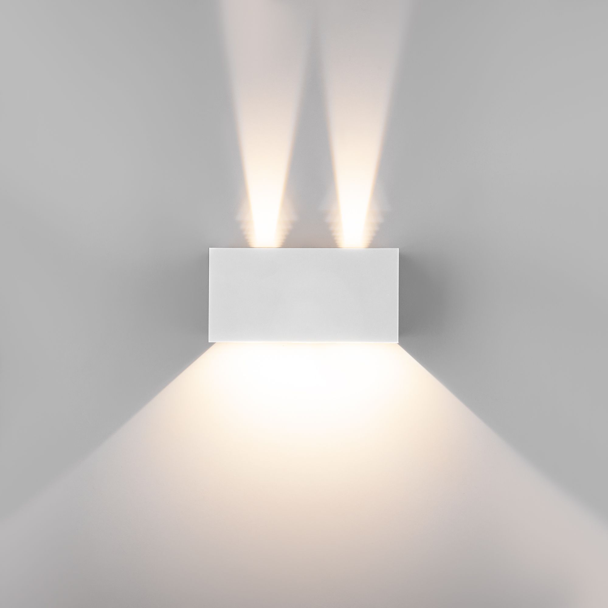 Уличный настенный светодиодный светильник WINNER DOUBLE LED IP54 35137/W белый
